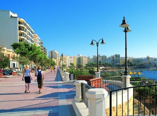 Perfect Location Idyllic 2Br Apartment Sliema Luaran gambar